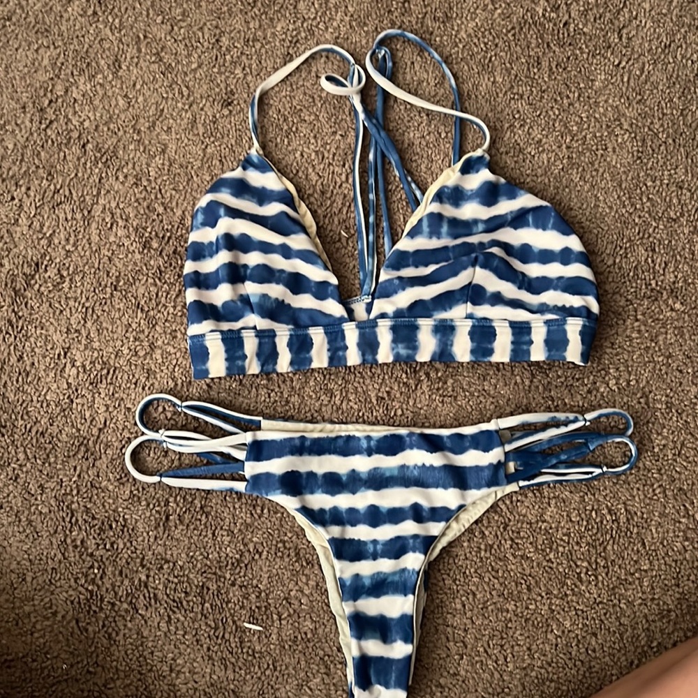 Acacia Awapui Top and Bottom in Pacific Tides